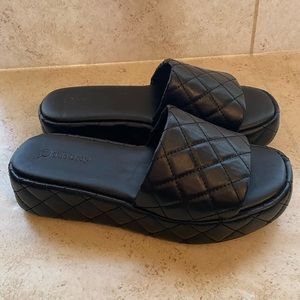Brand new w/o tags black platform sandal slides size 10